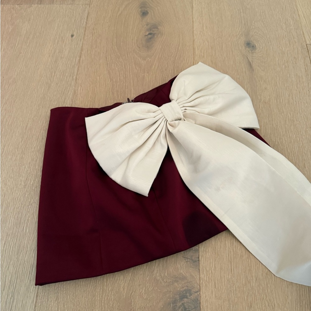 Size 0 oh Polly mini skirt has stain